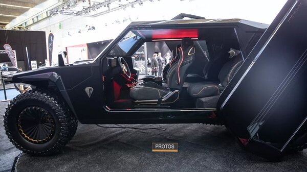 Ramsmobile представила внедорожник с опускающейся гусеницей