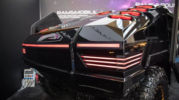 Ramsmobile представила внедорожник с опускающейся гусеницей
