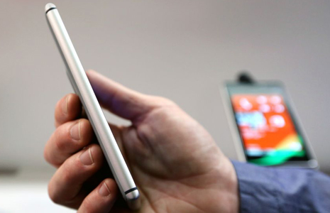 Алюминиевая окантовка Nokia Lumia 925 не мешает работе антенны