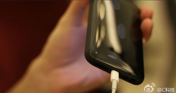 Бюджетный Iphone засветился на фото