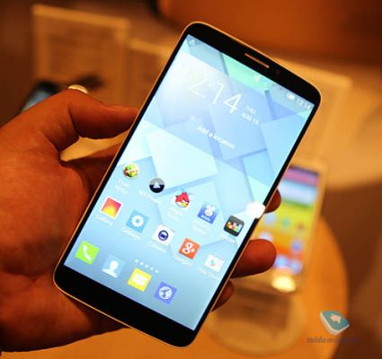 "Живые" фото новых флагманов от Alcatel