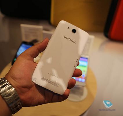 "Живые" фото новых флагманов от Alcatel
