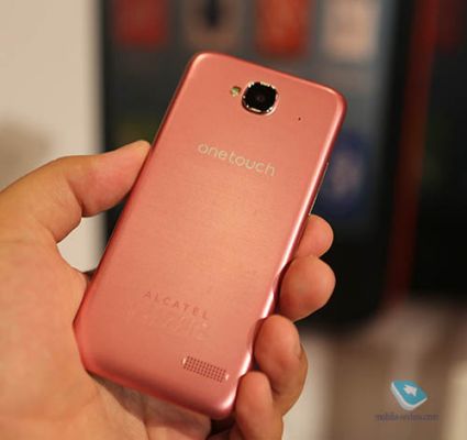 "Живые" фото новых флагманов от Alcatel
