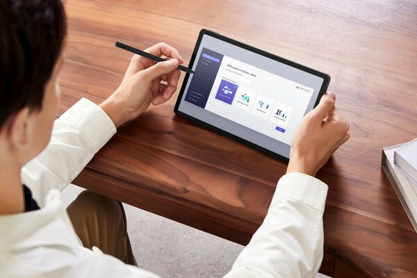 В России появились «бумажные» планшеты TCL. Для любителей рисовать или делать заметки