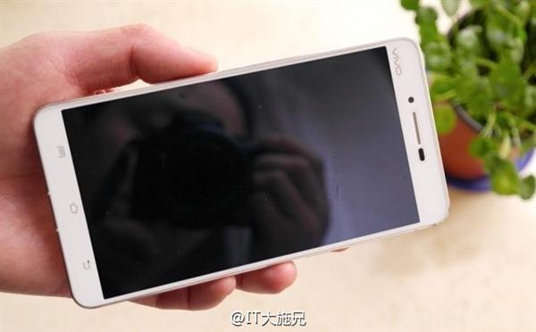 Некоторые спецификации и фото Vivo XPlay 5S