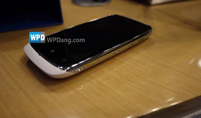 Первая распаковка Nokia Lumia 610 из Китая