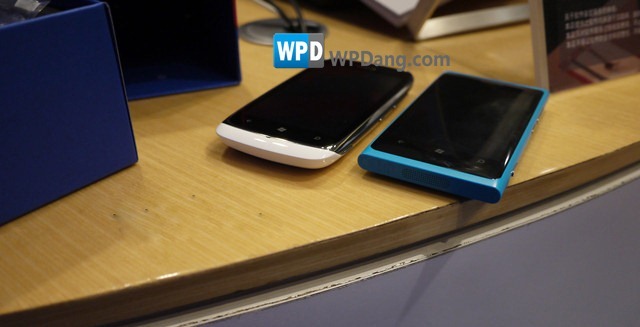 Первая распаковка Nokia Lumia 610 из Китая