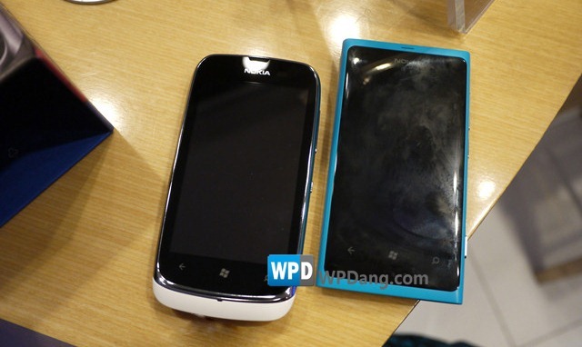 Первая распаковка Nokia Lumia 610 из Китая