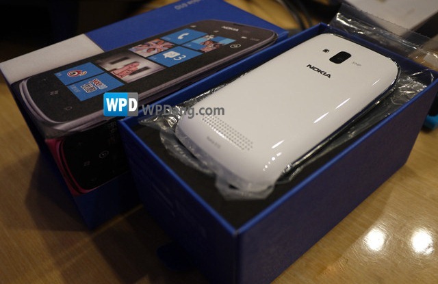 Первая распаковка Nokia Lumia 610 из Китая