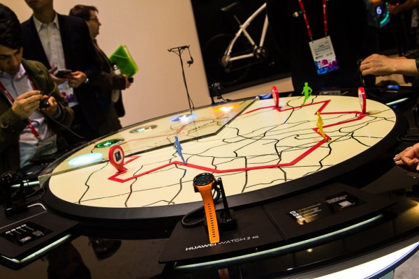 Фотоотчёт с MWC 2017: стенды HP, Nubia, Samsung и Huawei