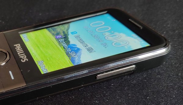 Philips Xenium E580: удобный кнопочник с большим энергоресурсом