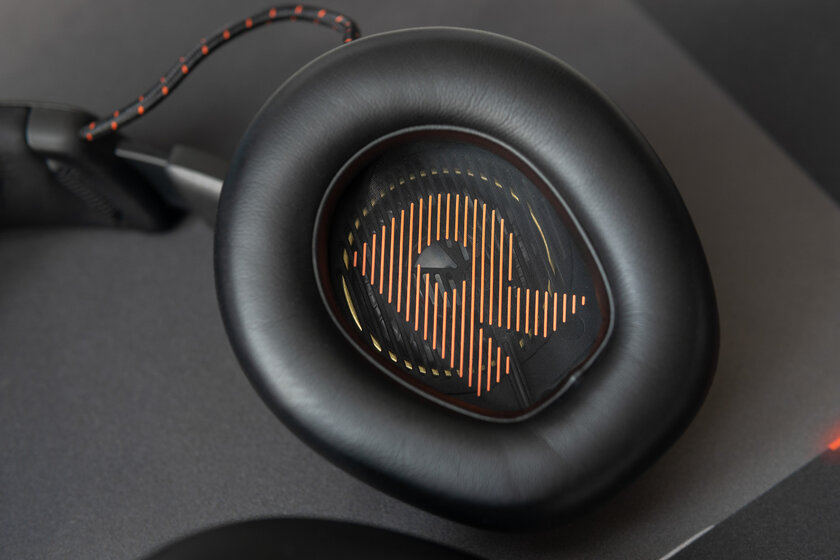 Обзор JBL Quantum One: тишина по-геймерски