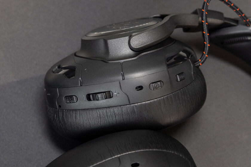 Обзор JBL Quantum One: тишина по-геймерски