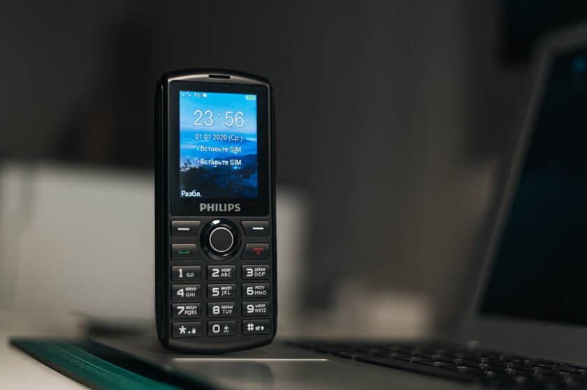 Обзор Philips Xenium E218: укрепленный телефон с фонариком