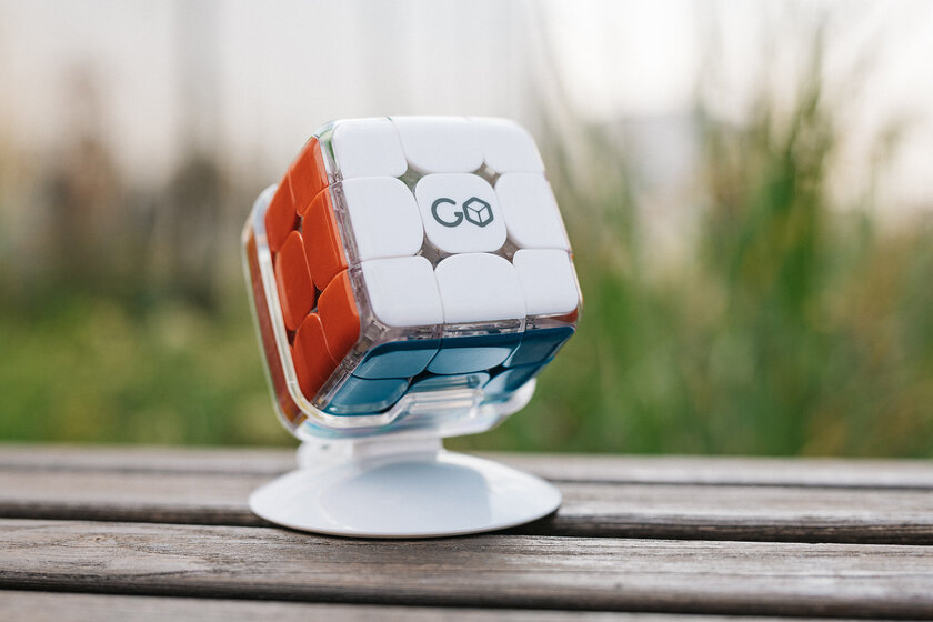 Кубик Рубика, обучающий играть в самого себя. Обзор Go Cube