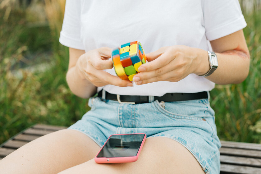Кубик Рубика, обучающий играть в самого себя. Обзор Go Cube