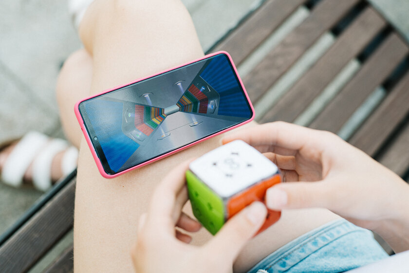 Кубик Рубика, обучающий играть в самого себя. Обзор Go Cube
