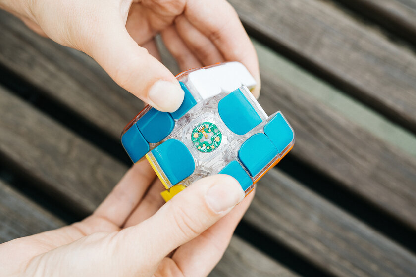 Кубик Рубика, обучающий играть в самого себя. Обзор Go Cube
