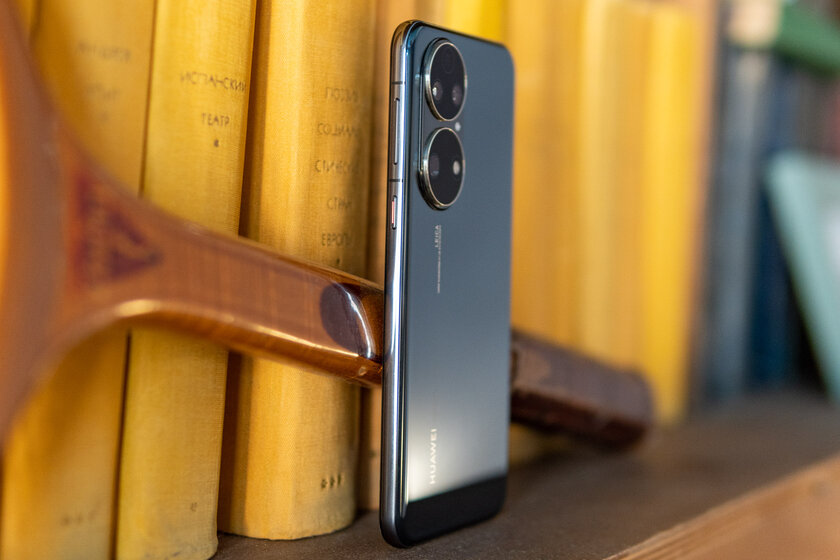 Запоздалый флагман или не совсем? Обзор Huawei P50