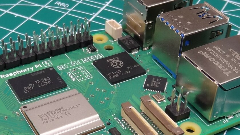 Обзор Raspberry Pi 5: теперь это компьютер (почти), предыдущие модели не нужны — Производительность USB и карт MicroSD, чип RP1. 1