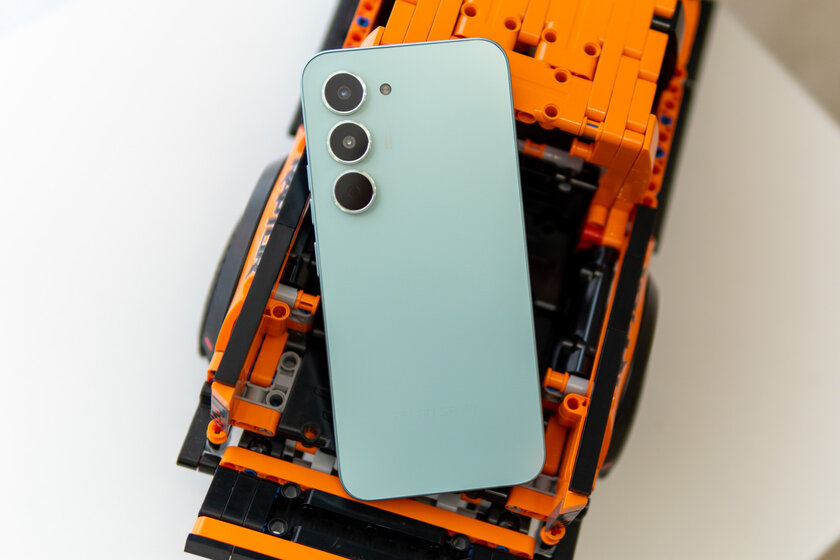 Обзор TECNO SPARK 40 Pro+. Интересный смартфон может быть и в недорогом ценовом сегменте — Дизайн. 2
