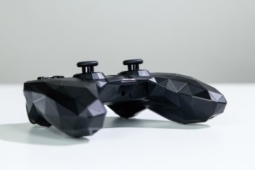 Nvidia Shield TV: облачный гейминг — новый уровень — Пульт управления и контроллер Shield. 10