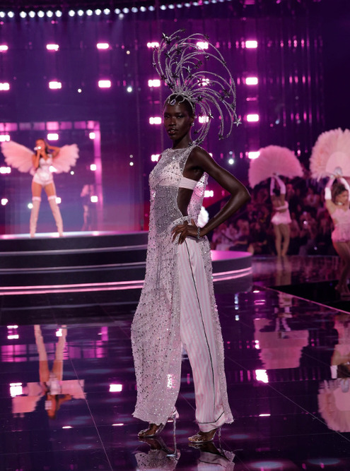 Образ Victoria's Secret Fashion Show 2025