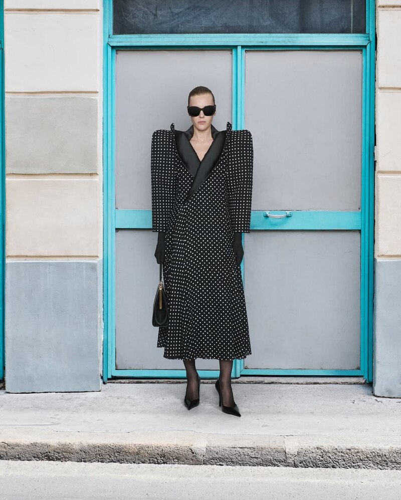 Образ Balenciaga на улицах Парижа