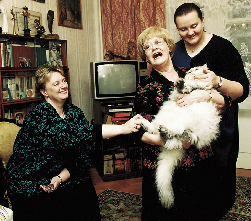 Нина Гребешкова с дочерью и внучкой