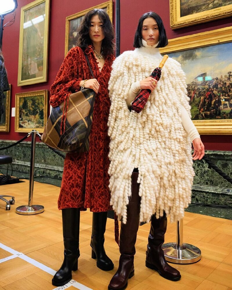 Показ новой коллекции модного дома Burberry