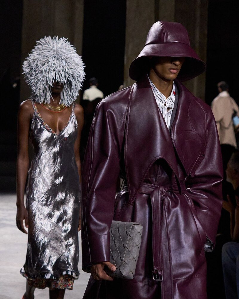 Показ Bottega Veneta на неделе моды в Милане