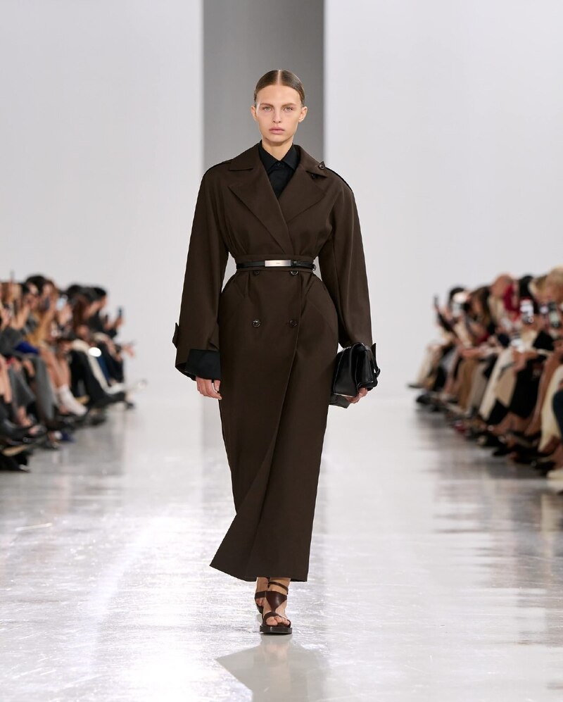 Показ Max Mara SS2025 Париж