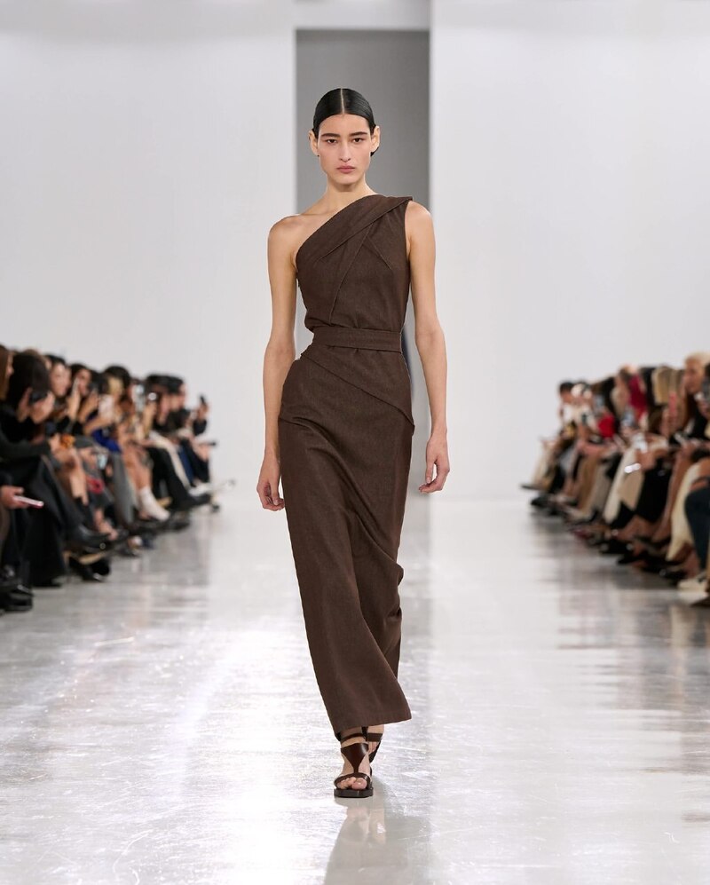 Показ Max Mara SS2025 Париж