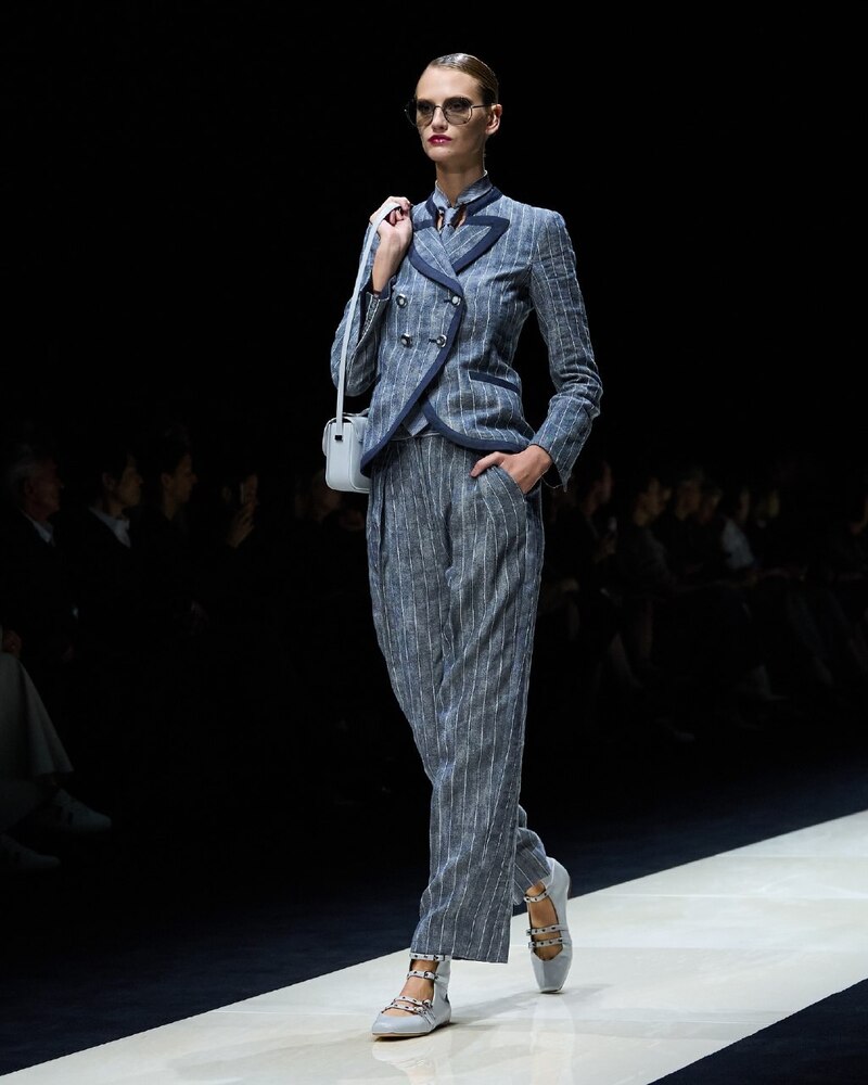 Интерпретация денима от EMPORIO ARMANI