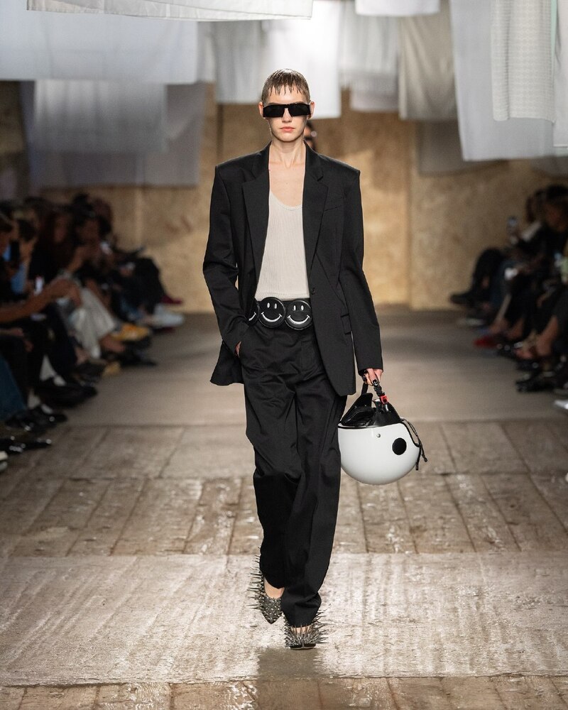 Образ показа Moschino