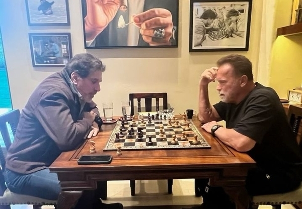Арнольд Шварценеггер любит играть в шахматы