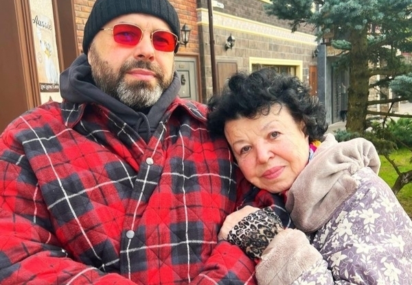 Максим Фадеев с мамой