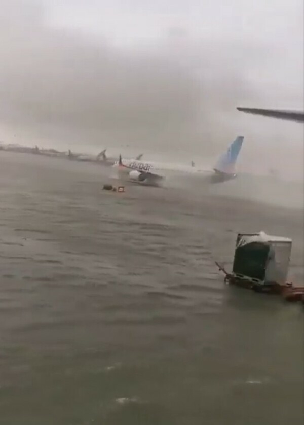 Самолеты взлетали прямо из воды
