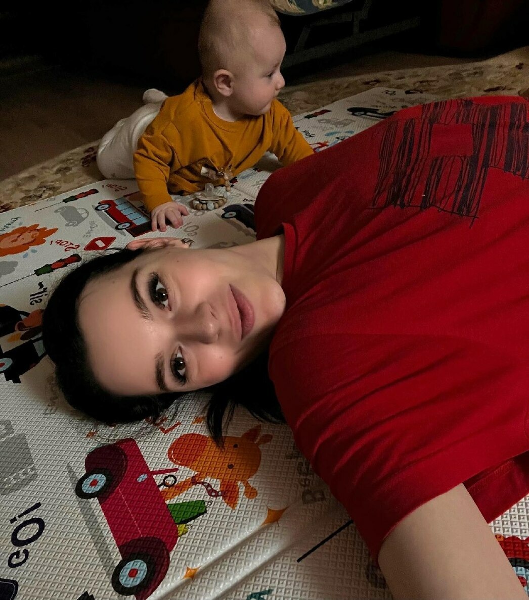 Аделина Сотникова с сыном