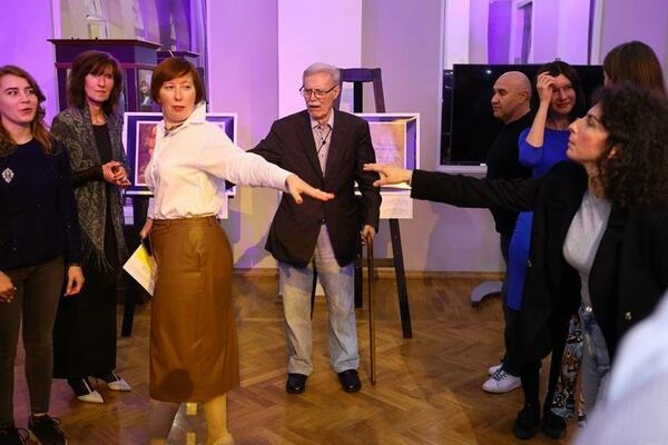 Юрий Мефодьевич Соломин на открытии выставки молодых художников в Малом театре в октябре 2023 года