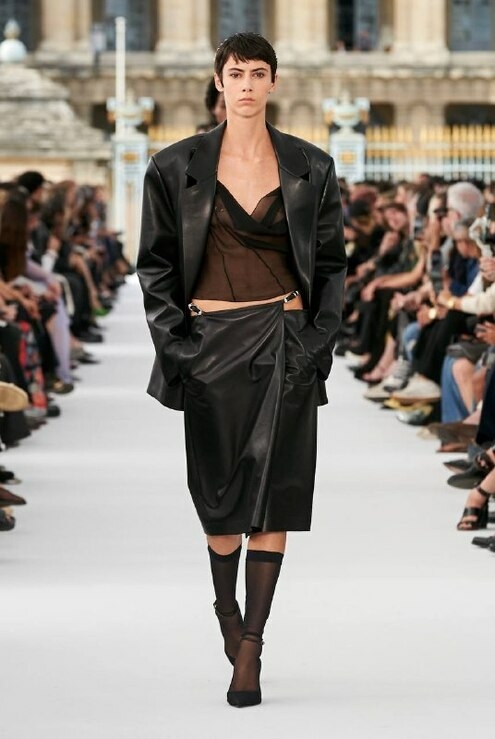 Да - прозрачность; да - кожа; да - черный; да -Givenchy