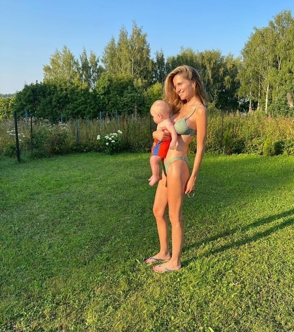 Евгения Малахова стала брать сына в дальние путешествия с раннего возраста