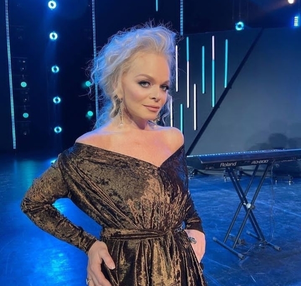 Лариса Долина