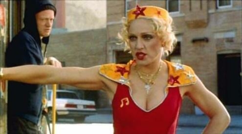 Мадонна в фильме "С унынием в лице" (1995 год)