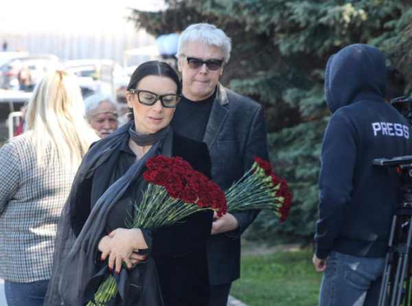 Похороны Эдуарда Сагалаева. Александр и Екатерина Стриженовы