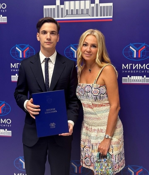 Яна Рудковская с сыном Андреем