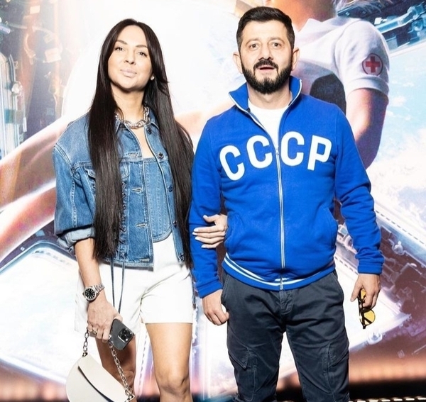 Михаил Галустян с женой