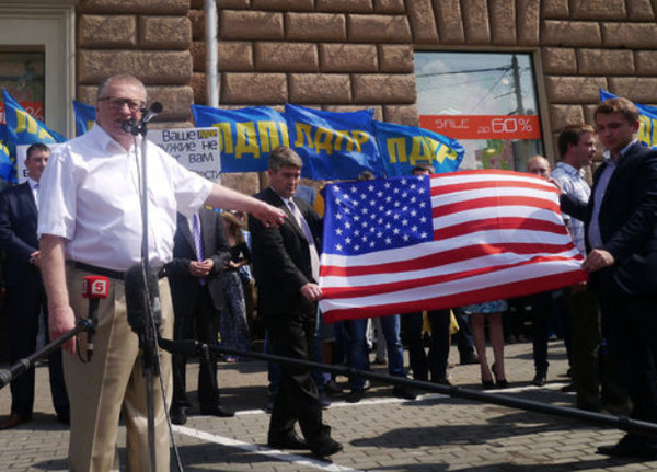 Владимир Жириновский на митинге у посольства США в Москве