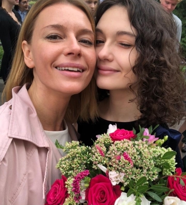 Любовь Толкалина с дочерью