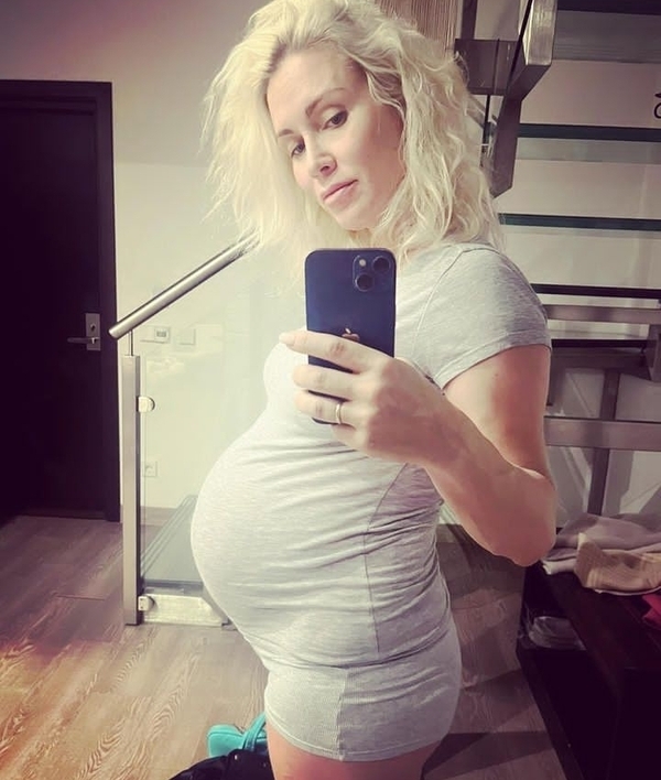Екатерина Гордон родила раньше положенного срока